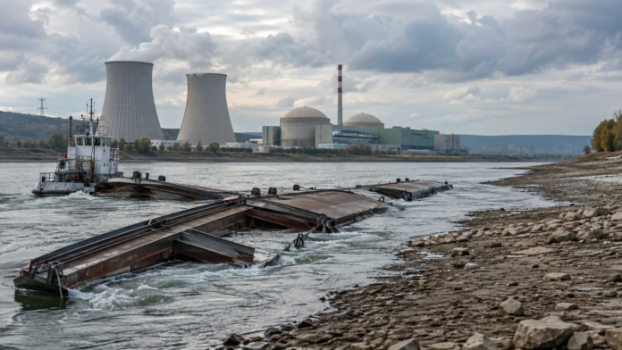 Ungaria scufunda barje in Dunare pentru centrala Paks: ce arata masura despre riscurile pentru energie